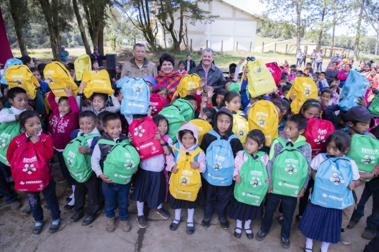 PROASOL atiende mediante el Programa “Nuestras Raíces” a la Población Lenca en Intibucá con entrega de Kits Escolares